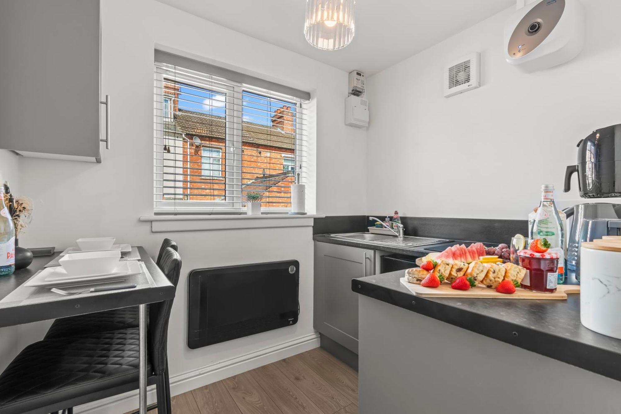 City Centre House, Parking With Ev, Free Wifi, Netflix Coventry Luaran gambar